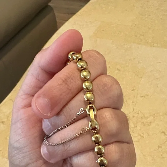 Elegant Seiko Gold Women's Watch - Picture 2 of 4